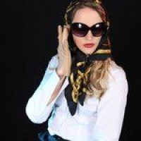 Fetischgöttin Giulia - Foto 3 von 7