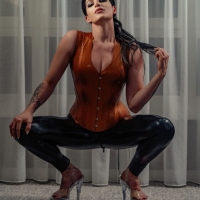 Lady Stina Stone - Foto 3 von 13